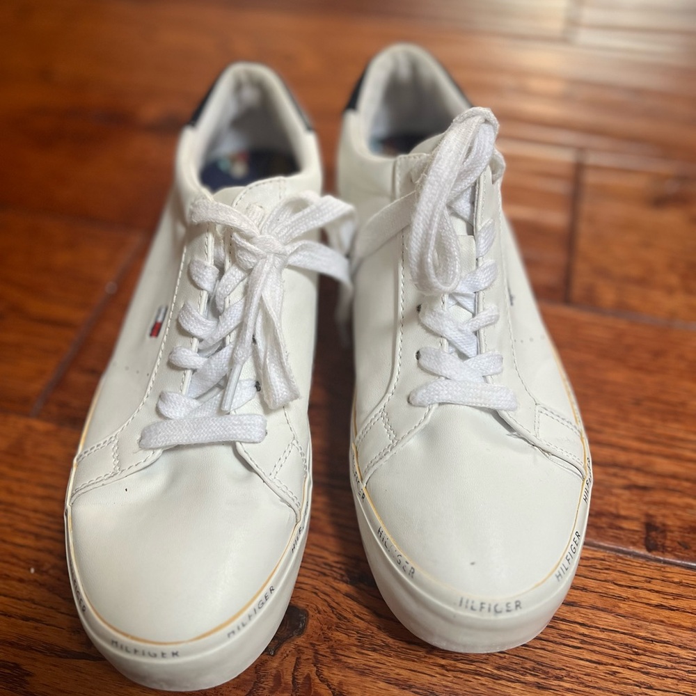 Tommy Hilfiger White Low-Top Leather Sneakers with Subtle Logo
